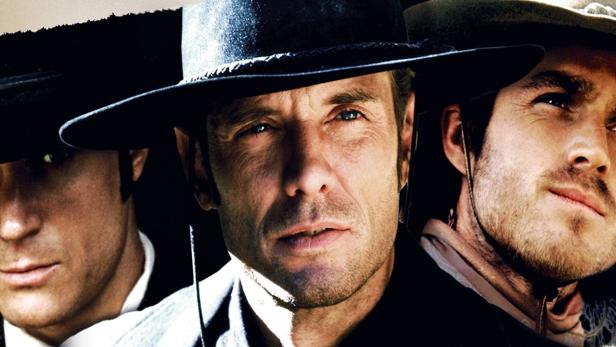 Das Filmplakat für „Die glorreichen Sieben“ zeigt drei der Revolverhelden.