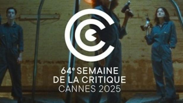Drei Personen in Overalls stehen vor einer mechanischen Spinne für die „64e Semaine de la Critique Cannes 2025“.