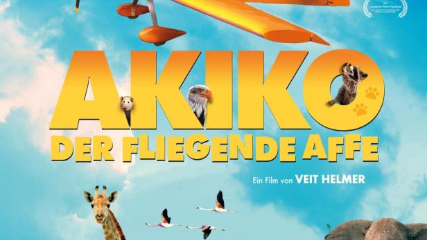 Das Filmplakat für „Akiko – Der fliegende Affe“ zeigt einen Affen in einem orangefarbenen Flugzeug über verschiedenen Tieren.