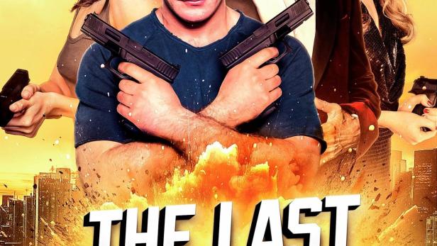 Das Filmplakat für „The Last Gunfight“ zeigt vier bewaffnete Personen vor einer explodierenden Stadtkulisse.