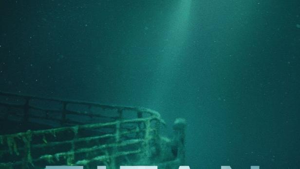 Ein U-Boot namens „Titan“ beleuchtet das Wrack der Titanic auf dem Meeresgrund.