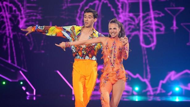 Diego Pooth tanzt mit seiner Partnerin bei „Let's Dance“.
