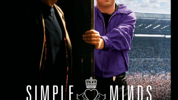 Das Cover des Films „Simple Minds: Everything Is Possible“ zeigt die Band vor einem Publikum.