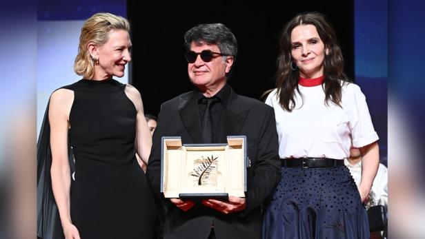 Cate Blanchett, Juliette Binoche und Jafar Panahi in Cannes 2023 mit der Goldenen Palme.