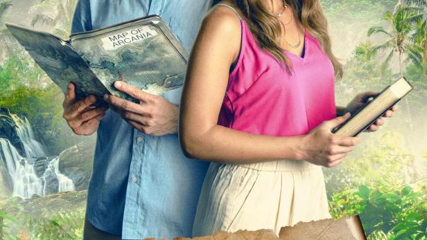 Ein Mann und eine Frau halten Bücher vor einer tropischen Landschaft; Filmposter „Abenteuer Liebe“.
