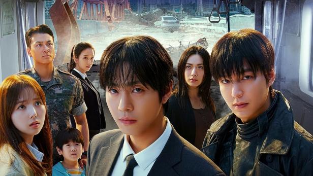 Das Filmplakat für „Jeonjijeok Dokja Sijeom“ zeigt eine Gruppe von Menschen in einem zerstörten Zug.