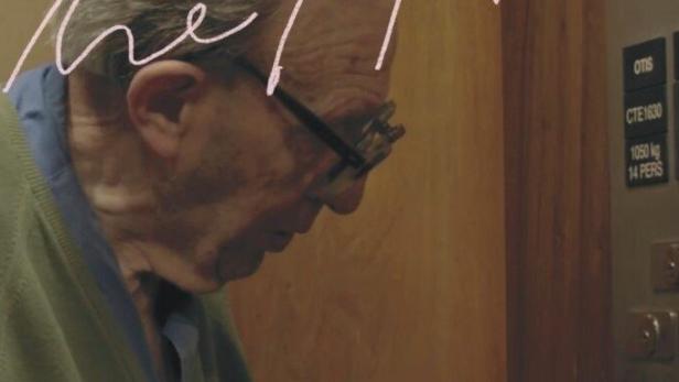 Ein Filmposter für „The Home“ mit einem älteren Mann im Vordergrund.