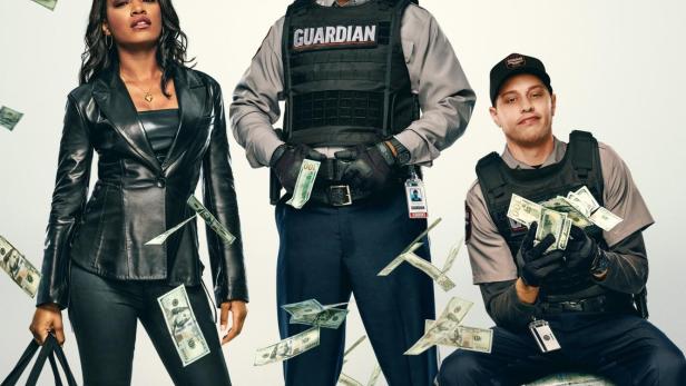 Das Filmplakat zu „The Pickup“ zeigt Keke Palmer, Snoop Dogg und Pete Davidson inmitten fallender Geldscheine.
