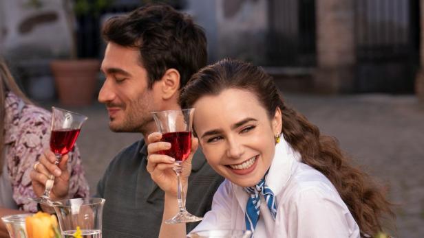 lily-collins-emily-paris.jpg