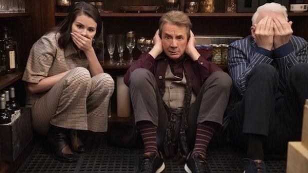 Selena Gomez, Martin Short und Steve Martin kauern ängstlich in „Only Murders in the Building“.
