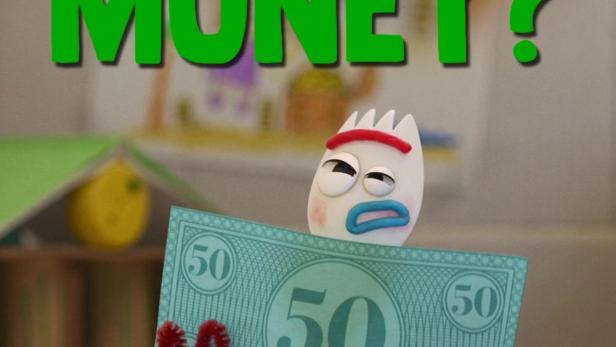 Das Titelbild von „Forky Asks A Question: What Is Money?“ mit Forky, der eine Spielgeld-Banknote hält.