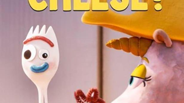 Das Filmplakat zu „Forky Asks A Question: What Is Cheese?“ mit Forky und einem Einhorn.