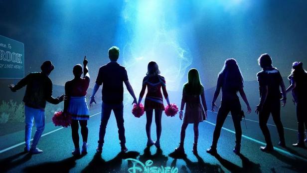 Das Filmplakat zu „Zombies 3: Das Musical“ zeigt Zombies, Cheerleader und Aliens unter einem UFO.