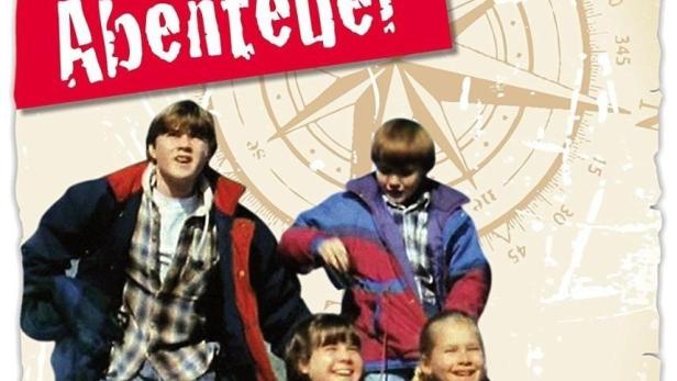 Das Cover von „Die Enid Blyton Abenteuer“ zeigt vier junge Detektive vor einem Kompass.