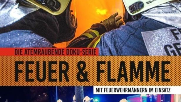 Das DVD-Cover der Doku-Serie „Feuer & Flamme“ zeigt Feuerwehrleute im Einsatz.