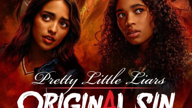 Das Filmplakat für „Pretty Little Liars: Original Sin“ zeigt die Gesichter der fünf Hauptdarstellerinnen und eine unheimliche Gestalt.