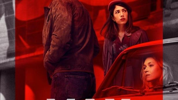 Das Filmplakat für „Max Anger“ zeigt drei Personen vor einem roten Auto.