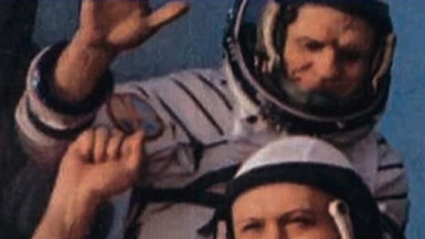 Das Cover des Dokumentarfilms „Fliegerkosmonauten“ zeigt zwei Kosmonauten.