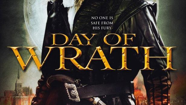Das Filmplakat für „Day of Wrath“ zeigt Christopher Lambert in historischer Kleidung mit einem Schwert.