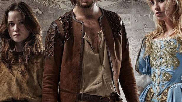 Das Filmplakat zu „New Worlds“ zeigt drei Hauptdarsteller vor einer alten Weltkarte.