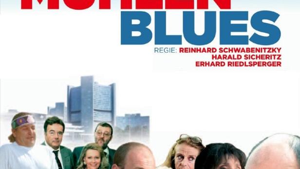 Das Filmplakat zu „Kaiser Mühlen Blues“ mit Ernst Hinterberger und einer Gruppe von Schauspielern.