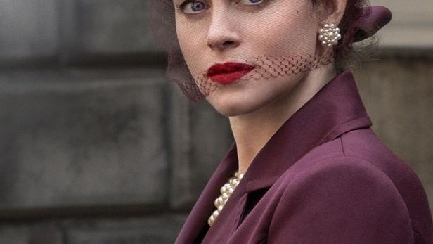 Claire Foy als Margaret Campbell, Herzogin von Argyll, in „A Very British Scandal“.