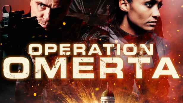 Das Filmplakat für „Operation Omerta“ zeigt drei bewaffnete Personen und Explosionen vor dem Dom von Helsinki.