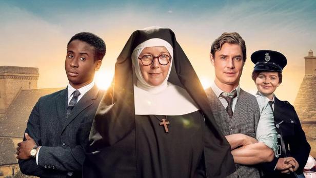 Die Hauptfiguren der Serie „Sister Boniface Mysteries“ vor einer ländlichen Kulisse.