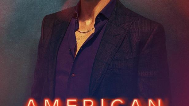 Das Poster für „American Gigolo“ zeigt einen Mann in Anzug und offenem Hemd.