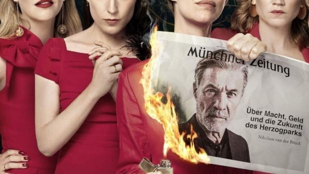 Das Filmplakat zu „Herzogpark“ zeigt vier Frauen in roten Kleidern, eine davon hält eine brennende Zeitung.