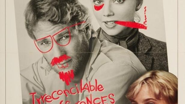 Das Filmplakat zu „Triple Trouble“ zeigt eine Familie, deren Gesichter mit roter Farbe bemalt sind.