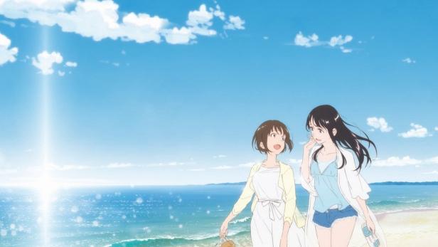 Zwei junge Frauen spazieren am Strand entlang, im Hintergrund der Titel „fragtime“.