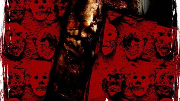 Das Filmplakat für „All Souls Day“ zeigt ein Kreuz mit einem Gesicht und roten Totenköpfen im Hintergrund.