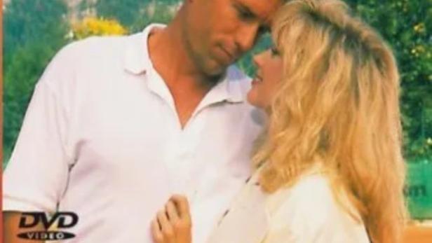 Das Cover des Films „Das Paradies am Ende der Berge“ mit Morgan Fairchild und George Hamilton.