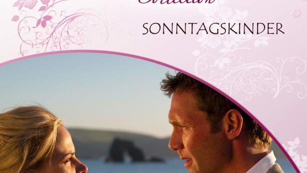 Das Cover von Rosamunde Pilchers „Sonntagskinder“ zeigt ein Paar am Meer.