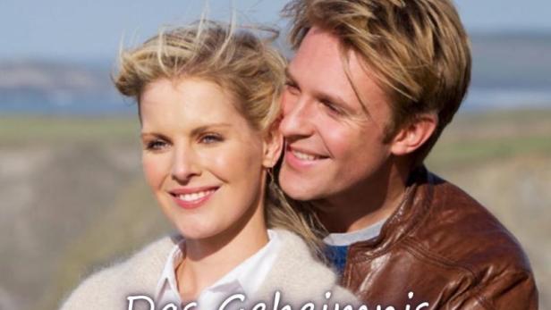 Das Cover des Films „Das Geheimnis der weißen Taube“ aus der Rosamunde Pilcher Collection mit zwei Schauspielern.