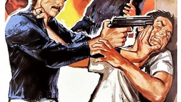Das Filmplakat für „Il Commissario di Ferro“ zeigt einen Mann, der einem anderen eine Pistole an den Kopf hält.