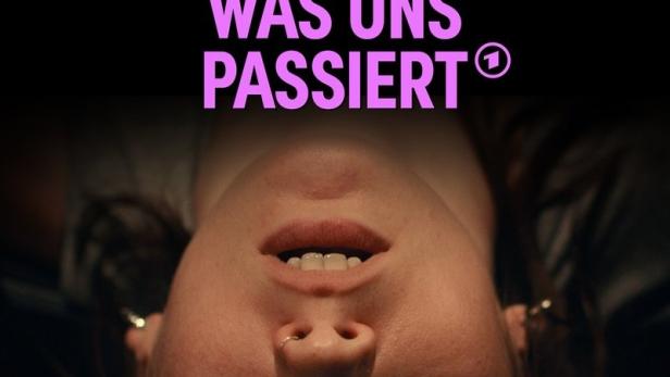 Das Filmplakat für „Nichts, was uns passiert“ zeigt das Gesicht einer jungen Frau.
