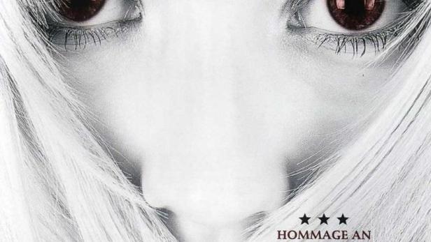 Das Filmplakat für „30 Days to Die“ zeigt das Gesicht einer Frau mit blonden Haaren.