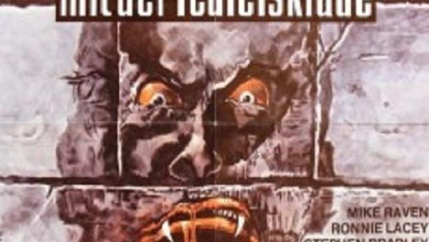 Das Filmplakat für „Das Monster mit der Teufelsklaue“ zeigt ein Monster vor einer Ziegelmauer.