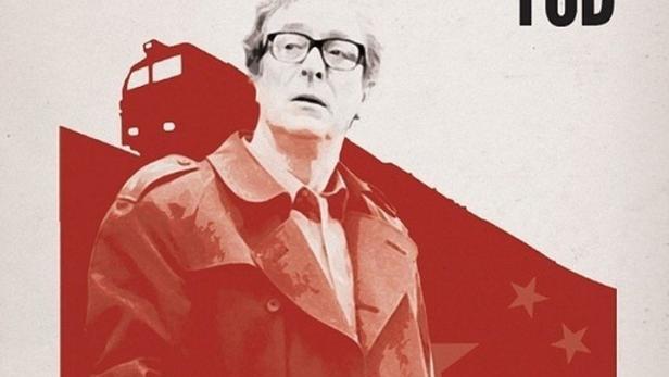 Das Filmplakat für „Harry Palmer: Der Rote Tod“ mit Michael Caine, der eine Waffe hält.