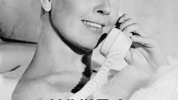 Doris Day telefoniert in einem Werbebild für „What a Difference a Day Made“.