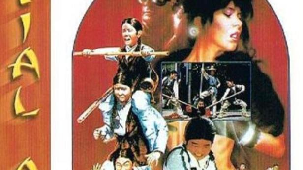 Das Filmplakat für „Thunder Ninja Kids in the Golden Adventure“ zeigt eine Gruppe von Kindern in Ninja-Kostümen.