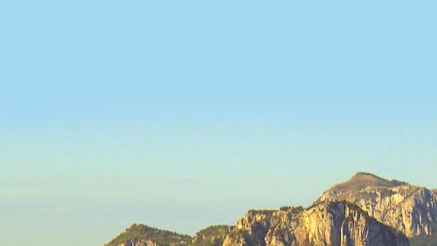 Blick auf die Küste von Capri mit dem Schriftzug „Italien Meine Liebe“.
