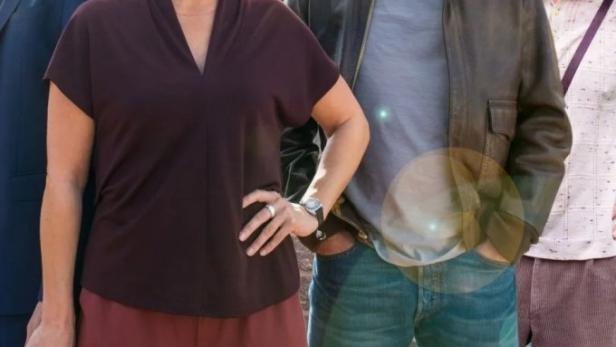 Die Schauspieler Valerie Niehaus, Dirk Martens, Ernst Stötzner und Harald Krassnitzer in „Nächste Ausfahrt Glück“.