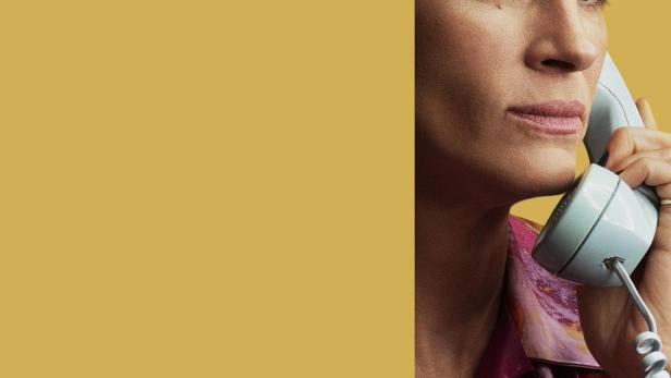 Das Filmplakat zu „Gaslit“ zeigt Julia Roberts am Telefon.