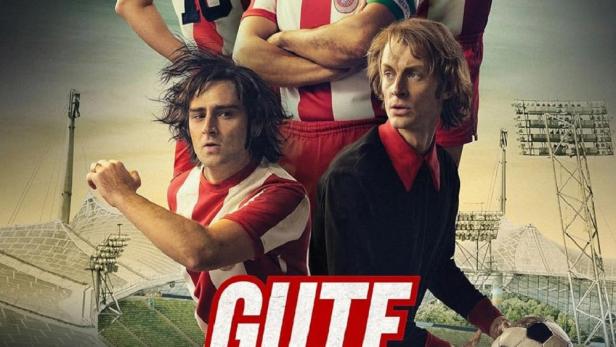 Das Filmplakat für „Gute Freunde – Der Aufstieg des FC Bayern“ zeigt die Mannschaft vor einem Stadion.