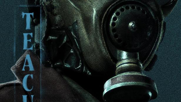 Eine Person mit einer beschädigten Gasmaske, neben der das Wort „TEACUP“ steht.