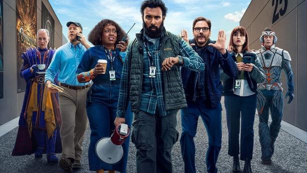 Das Filmplakat für „The Franchise“ zeigt eine Gruppe von Personen vor einem Filmstudio.