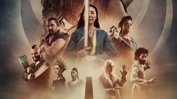 Das Filmplakat für „The Witcher: Blood Origin“ zeigt die Hauptdarsteller vor einer mystischen Landschaft.